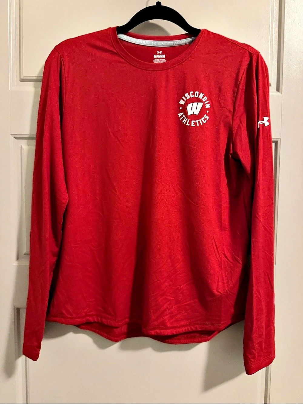 Under Armour Wisconsin Badgers Long Sleeve Shirt in Red Size Medium Like New